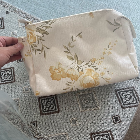 JB x NC Medium Pouch in Garden Bouquet Saffron - Picture 3 of 4